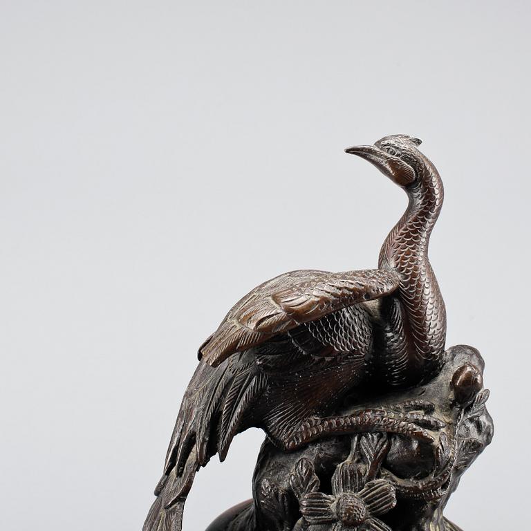 RÖKELSEKAR. Brons, Japan, sen Meiji (1868-1912), omkring år 1900.