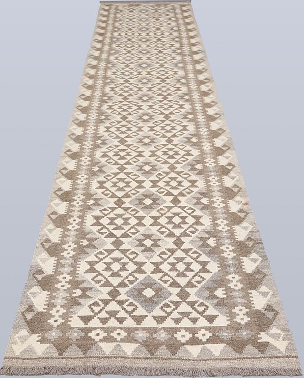 A Kilim runner, approx. 400 x 81 cm.