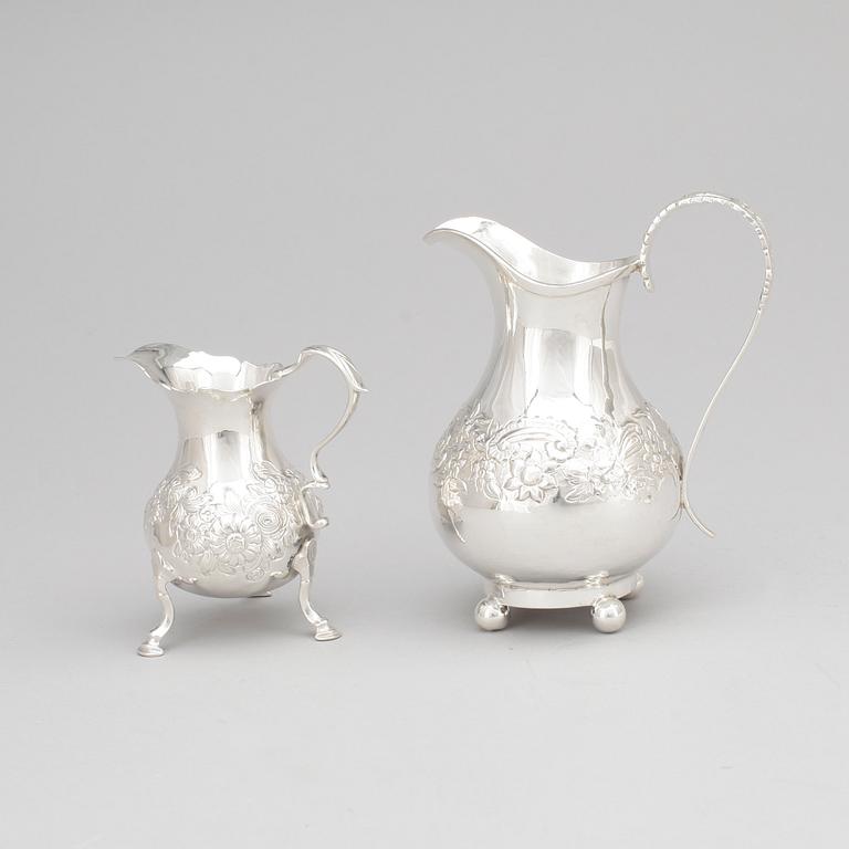 GRÄDDKANNOR, 2 st, silver, bland annat Robert Harper, 1863, totalvikt ca 246g.