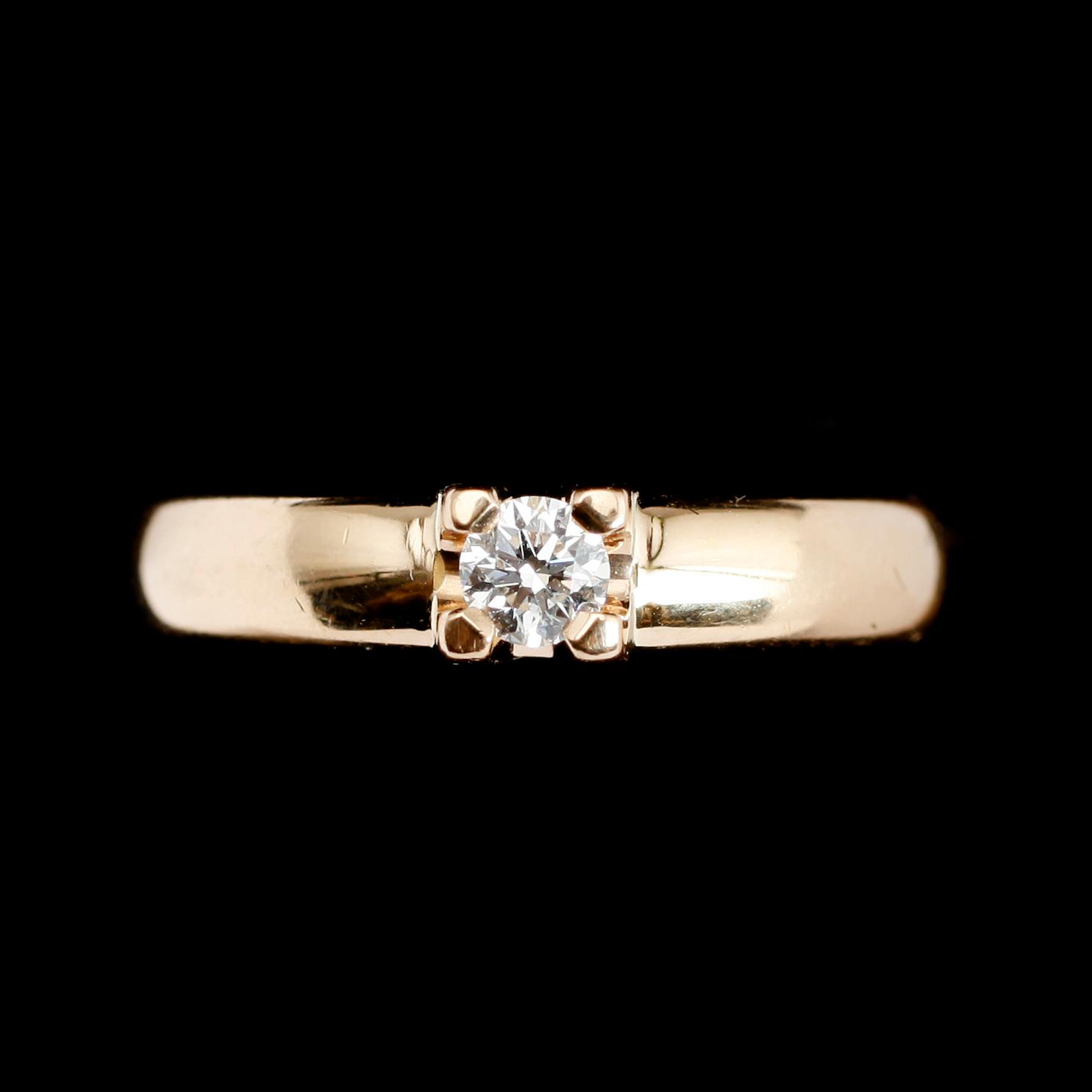 RING, 18 k guld, Schalins, solitär briljantslipad diamant 0.20 ct. Total vikt 7 gram.