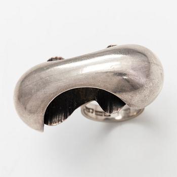 Paula Häiväoja, A sterling silver ring. Pentti Roos/Studio Paula, Helsinki.