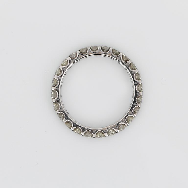 HELALLIANSRING, guld 18K, 24 briljantslipade diamanter, ca H-1/VS-SI, tot ca 1,2 ct. Vikt ca 3 gram.