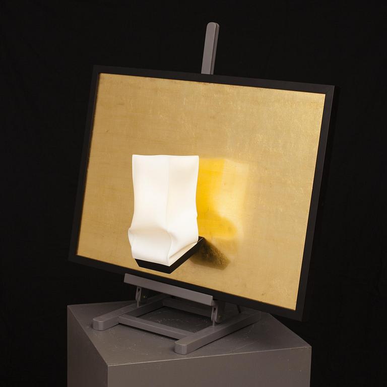 JYRKI VALKOLA
Kultainen Heijastus, 2014. 
Porslin, ädelträ, plexiglas, metall 73x53x18 cm.