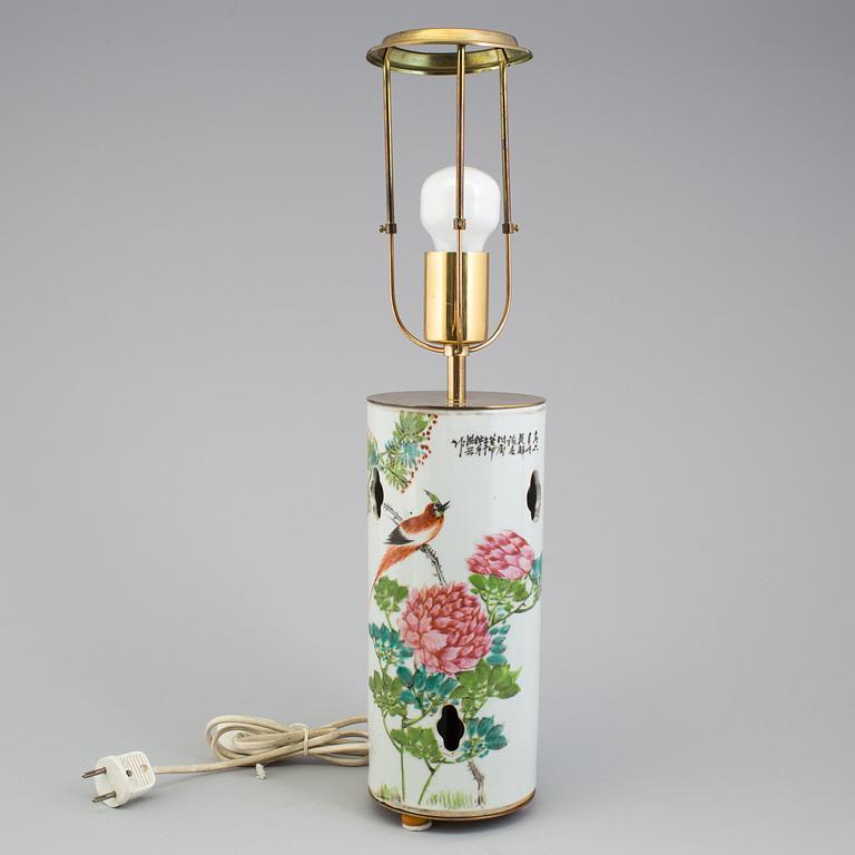A porcelain table lamp, China, 20th century. The brass marked "Svenskt Tenn 2623".