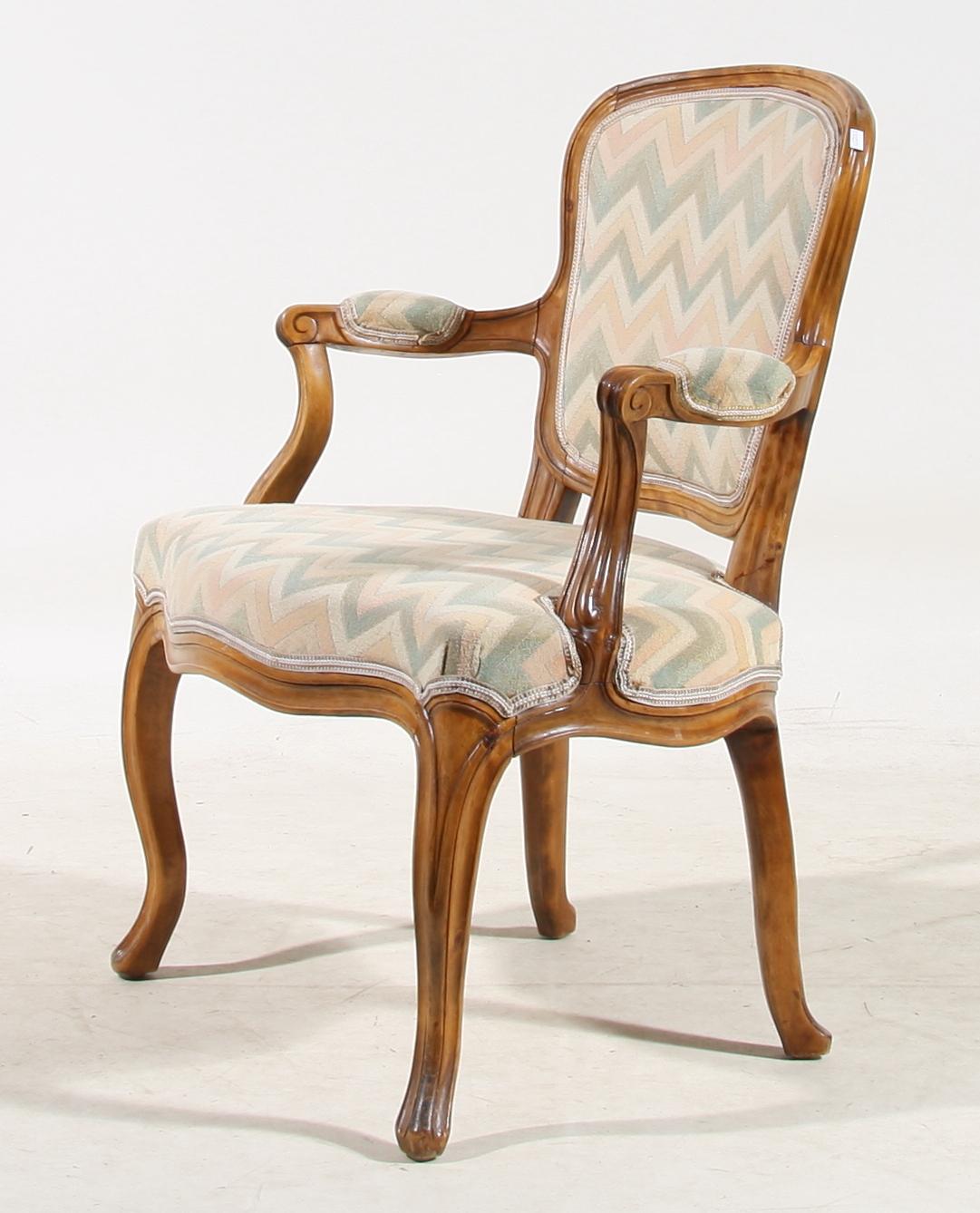 KARMSTOL, rokokostil, 1900-talets första hälft.