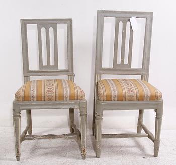 STOLAR, ett par snarlika, gustavianska, provins, omkring sekelskiftet 1800.