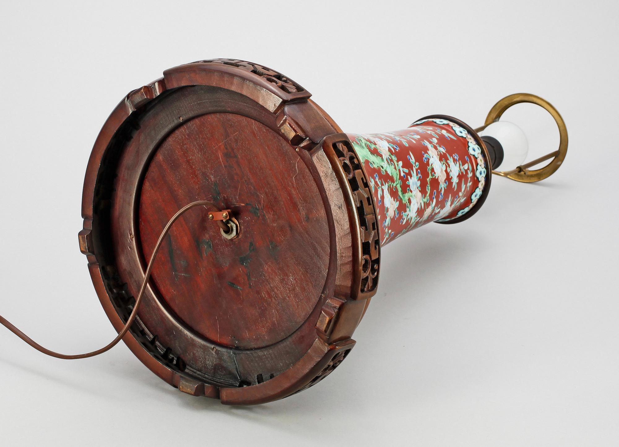 BORDSLAMPA, porslin, Kina, 1900-tal.
