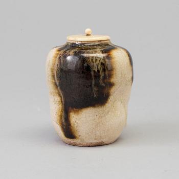 A japanese ceramic teacaddy, 19th century.