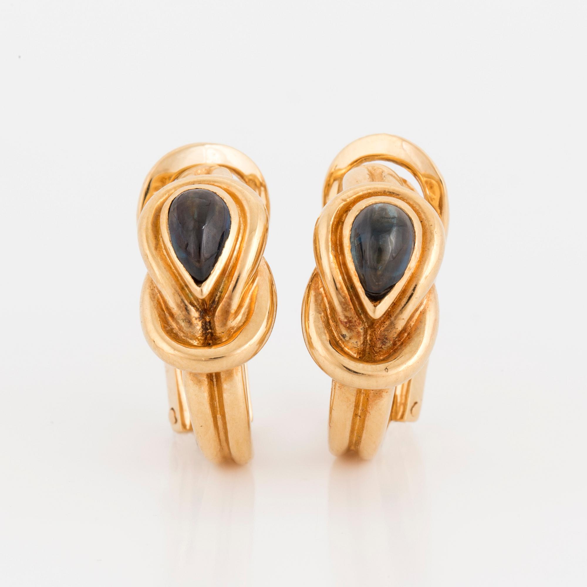 WEMPE, Earrings with sapphires.