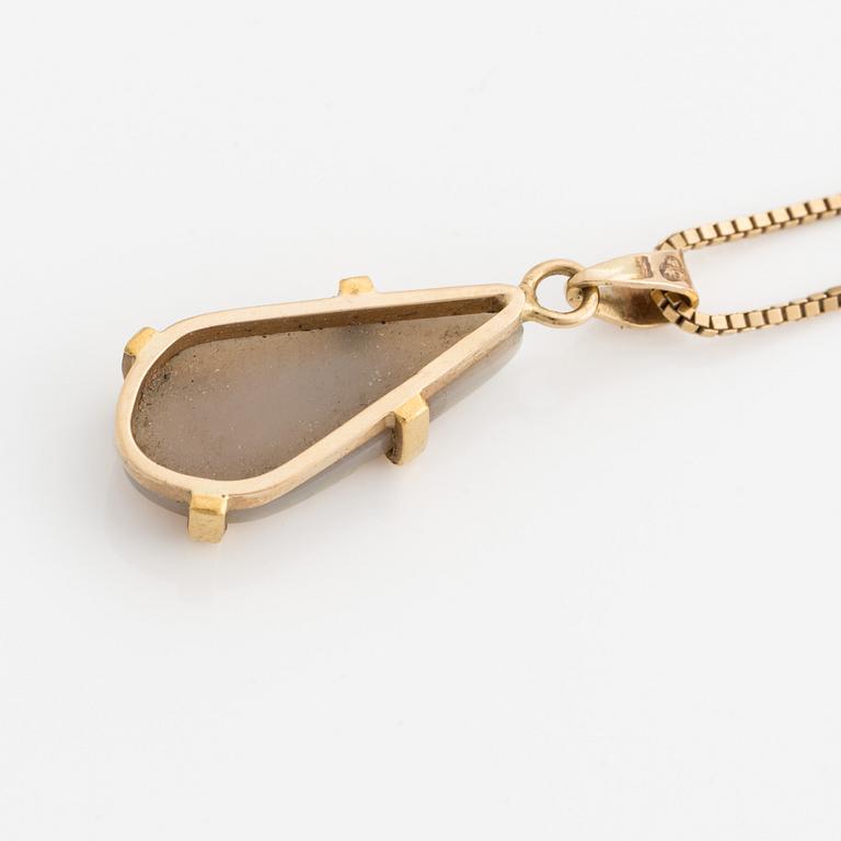 Pendant with chain 18K gold with opal.