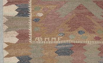 CARPET. "Nejlikan grå". Tapestry weave.  409 x 272,5 cm. Signed AB MMF BN.
