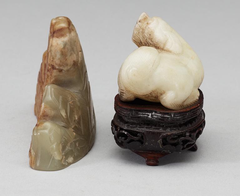 A set of two nephrite figurines, Qing dynasty.