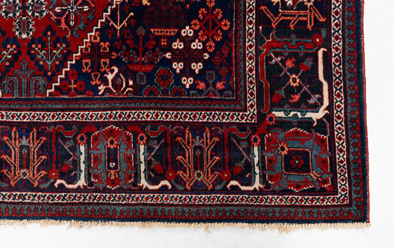 Carpet, Josaghan antique, approx. 330 x 217 cm.