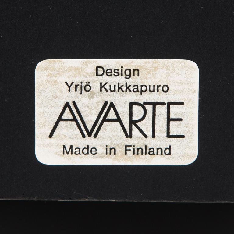 Yrjö Kukkapuro, fåtöljer ett par, "Experiment" Avarte 1980-tal.