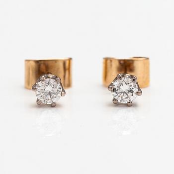 A pair of 14K gold earrings with diamonds ca. 0.38 ct in total.