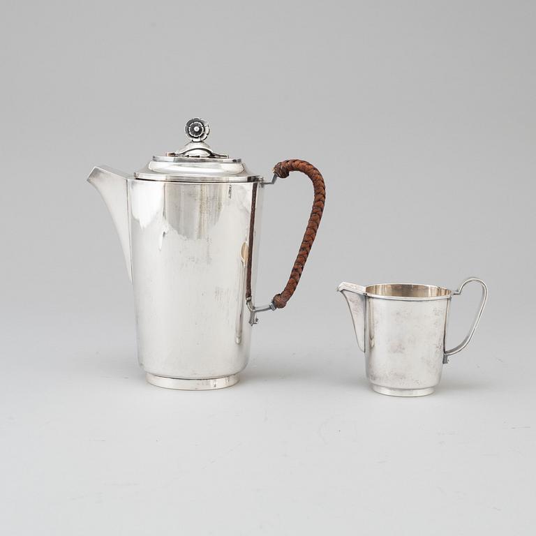 PER SKÖLD, kaffeservis, 
2 delar, silver, för Carlman Silversmide Aktiebolag, Stockholm, 1958.