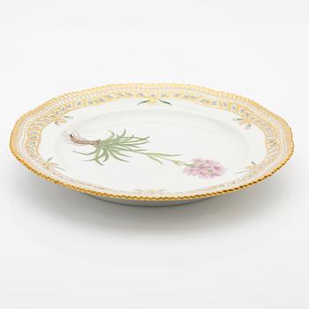 Royal Copenhagen, Tallrik, "Flora Danica", 1969-1974.