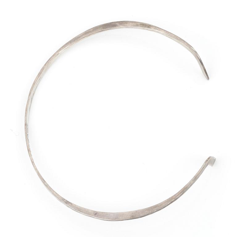 HALSBAND, silver, Claes Giertta, Stockholm, 1971. Total vikt ca 22 g.