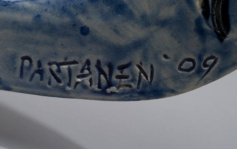 PAULI PARTANEN, A CERAMIC DISH. Aquarium. Signed Partanen -09.