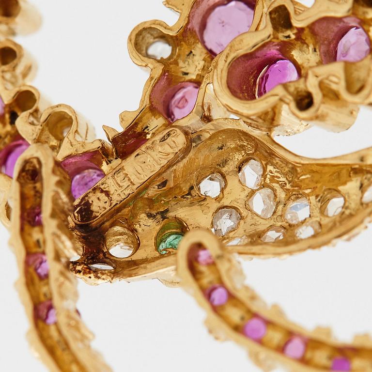 Ilias Lalaounis brosch 18K guld med fasettslipade rubiner, en smaragd och rosenslipade diamanter.