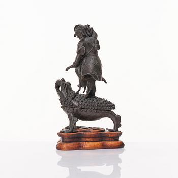 A bronze sculpture/censer with cover, Qing dynasty, 19th century.