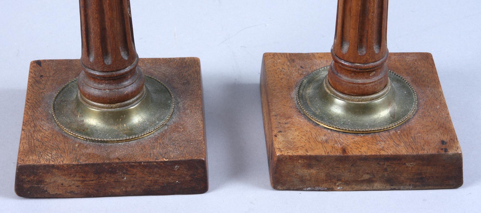 LJUSSTAKAR, ett par, sengustavianska, tidigt 1800-tal.