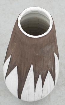 GOLVVAS, stengods, "Paprika" nr 1080, Anna-Lisa Thomson, Upsala Ekeby, 1951-69.