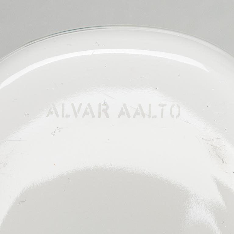 Alvar Aalto, vaser, 2 st, den mindre Iittalas 100-års jubileumsvas märkt Alvar Aalto Iittala 1881-1981.
