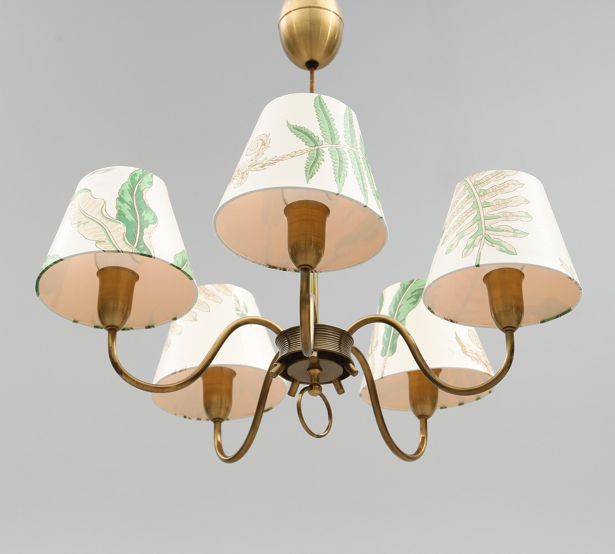 TAKLAMPA OCH BORDSLAMPA, 1900-talets mitt, bla Corona Stockholm.