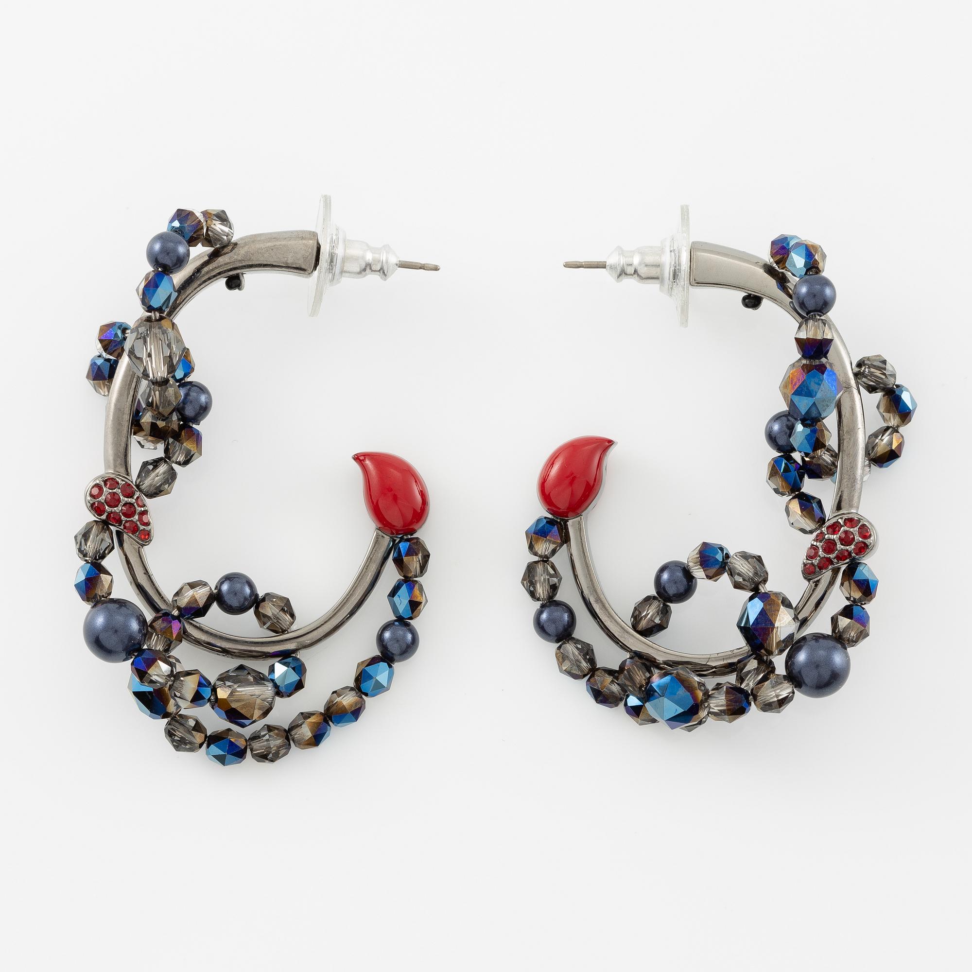 Swarovski, örhängen och halsband.