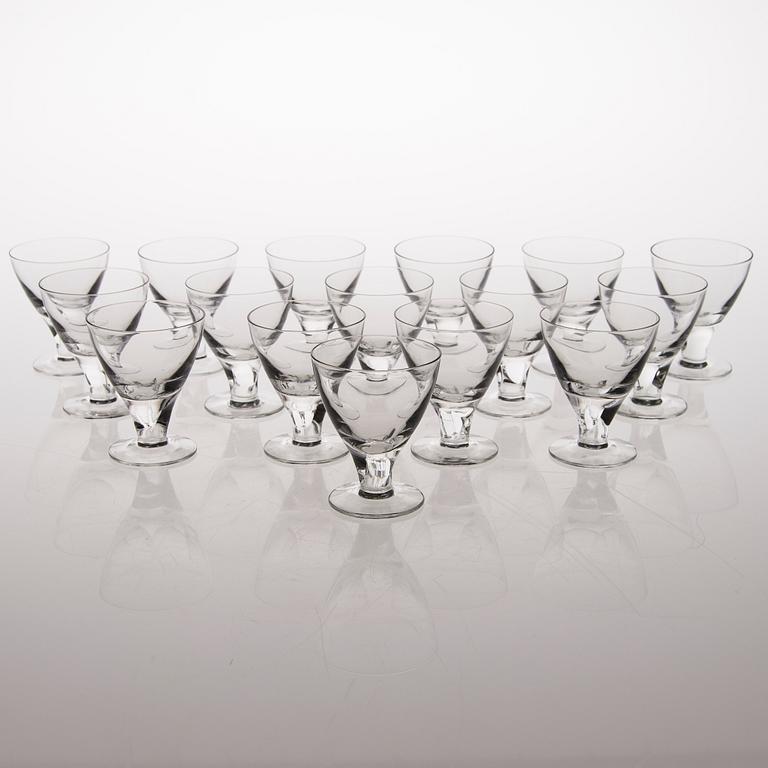 GUNNEL NYMAN, glasservis, 114 osaa, "GN 46", Nuutajärvi Notsjö. I produktion 1949-1969.
