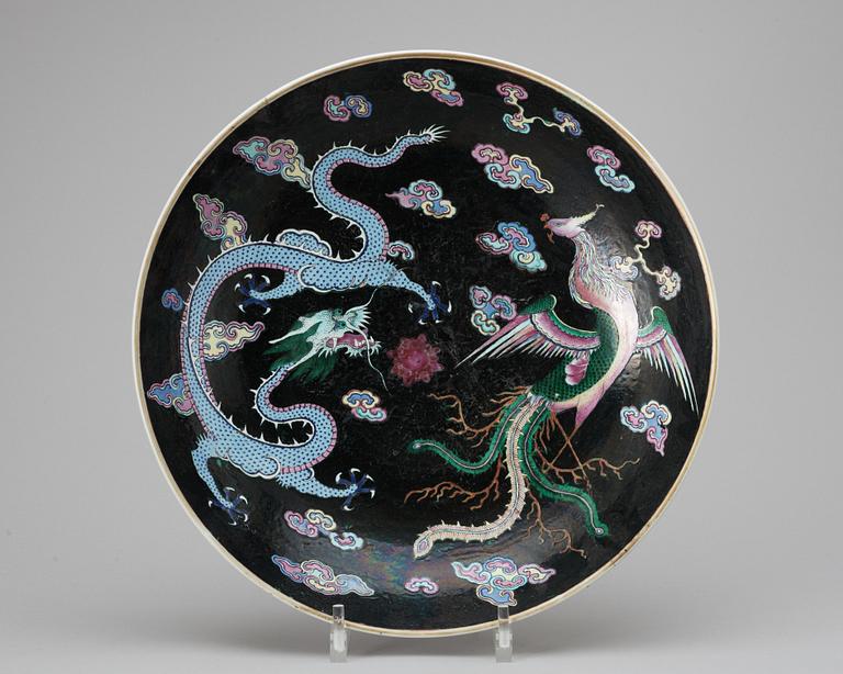 A Qing dynasty plate.