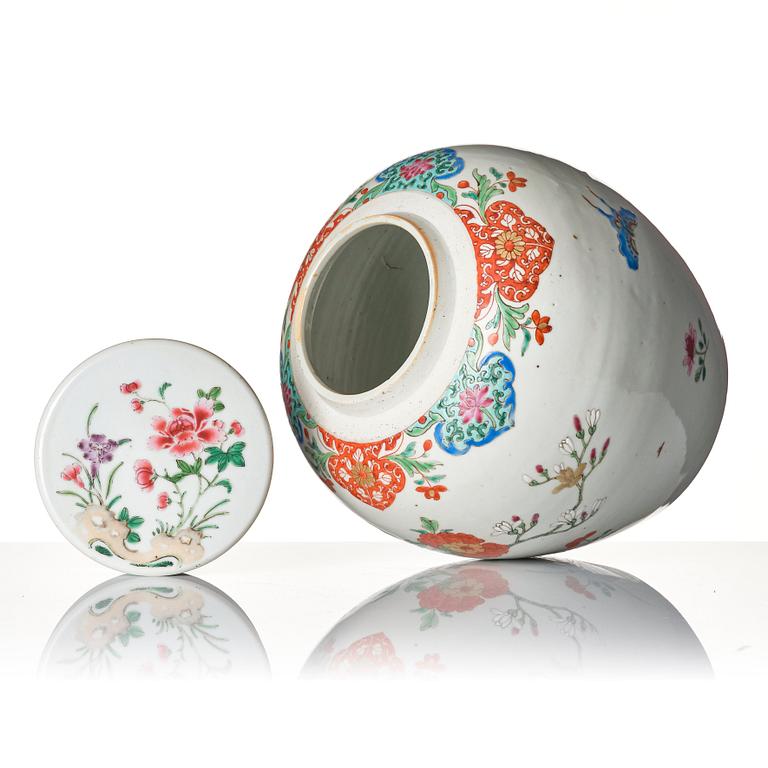 Bojan med lock, porslin. Qingdynastin, 1700-tal.