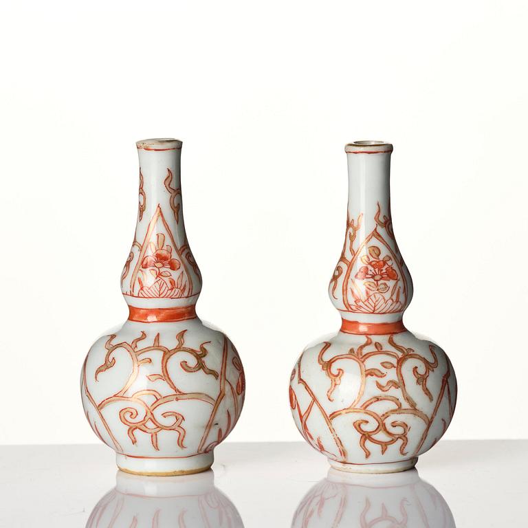 A set of three iron-red decorated water droppers, Qing dynasty, Kangxi (1662-1722).