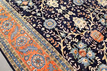 A Heris carpet, approx. 480 x 341 cm.