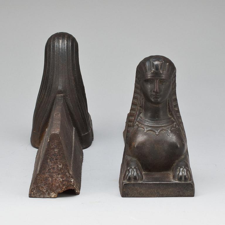 ELDHUNDAR, ett par. Gjutjärn. 1900-tal.