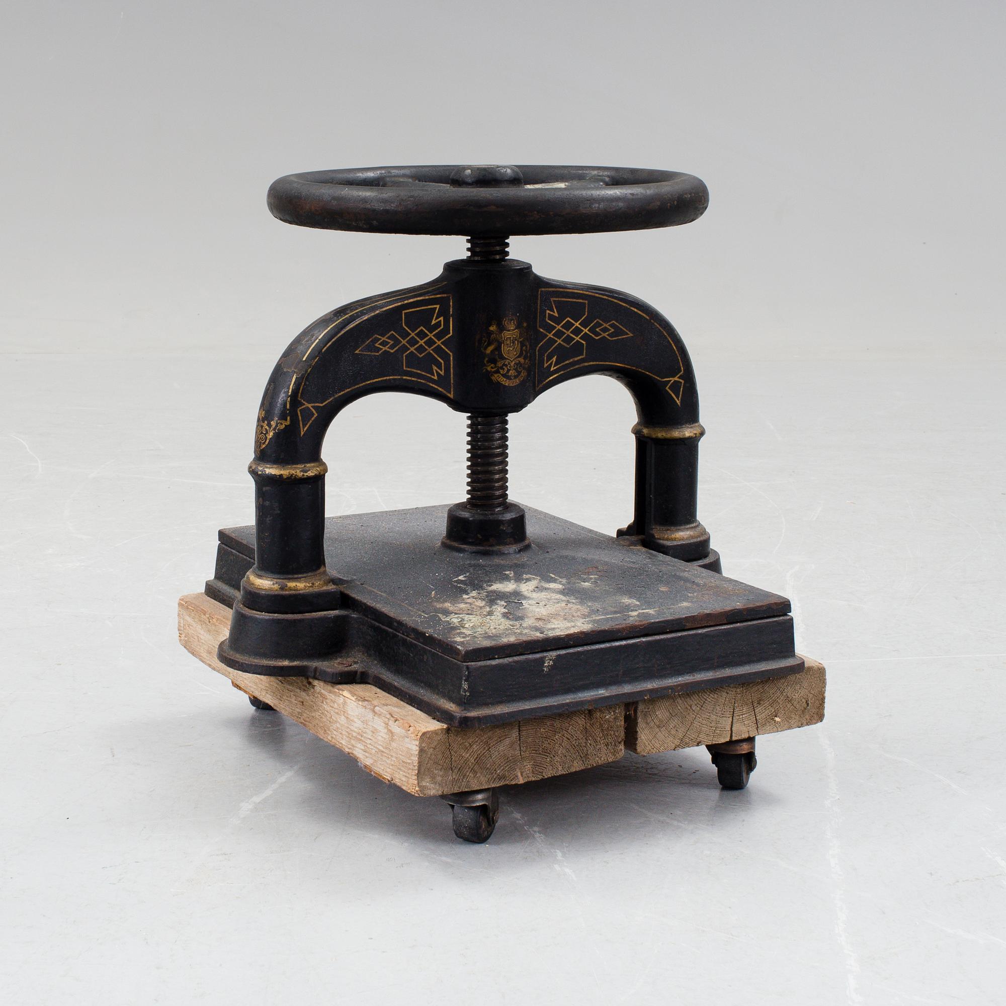 PLANT PRESS / BOOK PRESS, cast iron, around the year 1900.