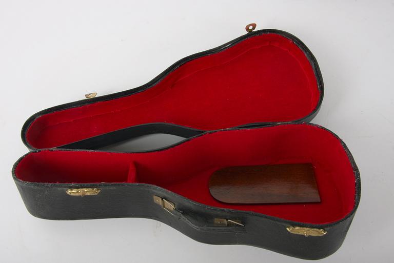 MINIATYRGITARR, och FIOL.