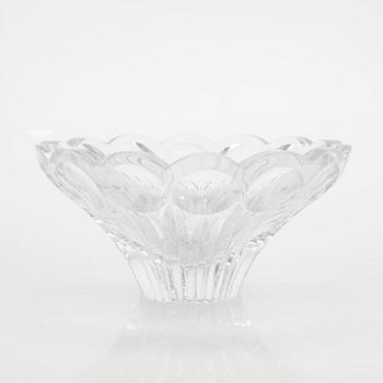 Aimo Okkolin, A cut crystal glass vase, bowl, model 6553, signed Aimo Okkolin Riihimäen Lasi oy.