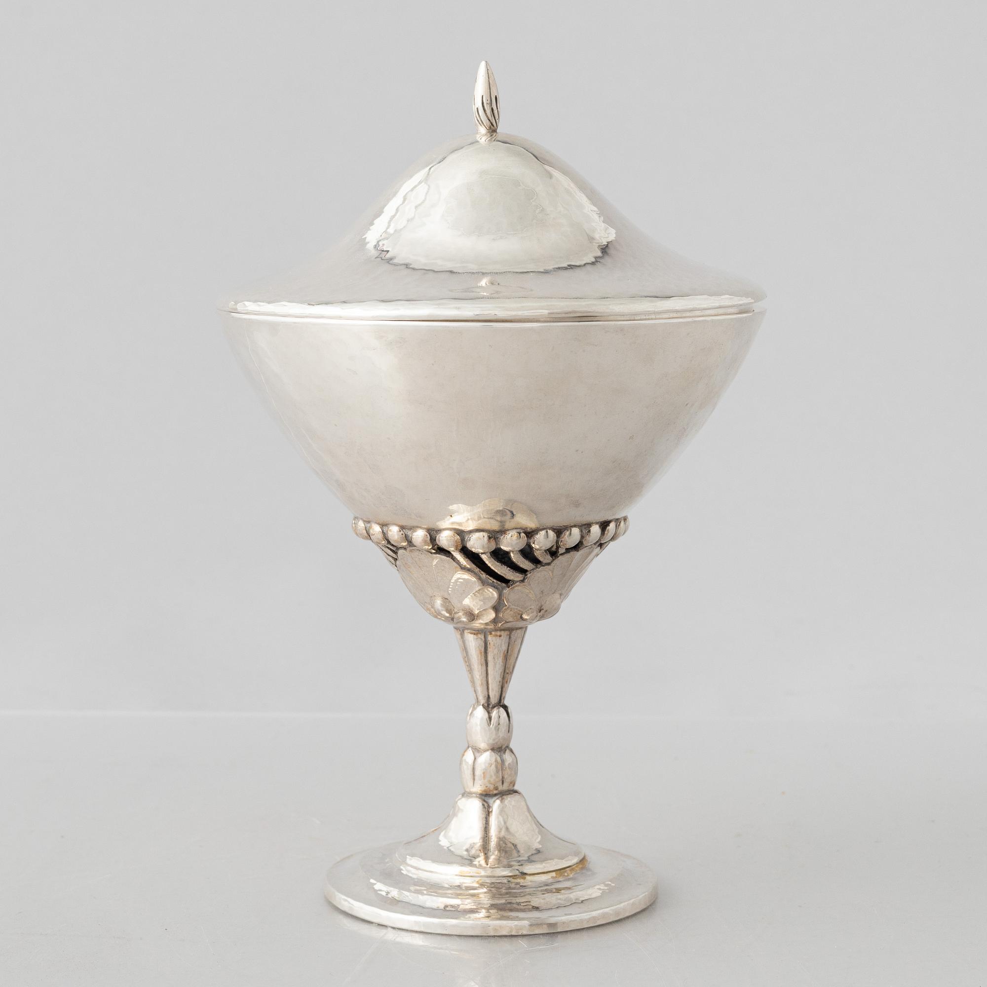 A silver sugarbowl with cover, Swedish import marks, Malmö 1919.