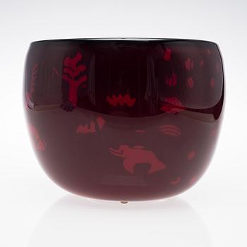 KERTTU NURMINEN. ART GLASS. Rio de Boto cor-de-rosa. Signed Kerttu Nurminen, Nuutajärvi Notsjö 2005.