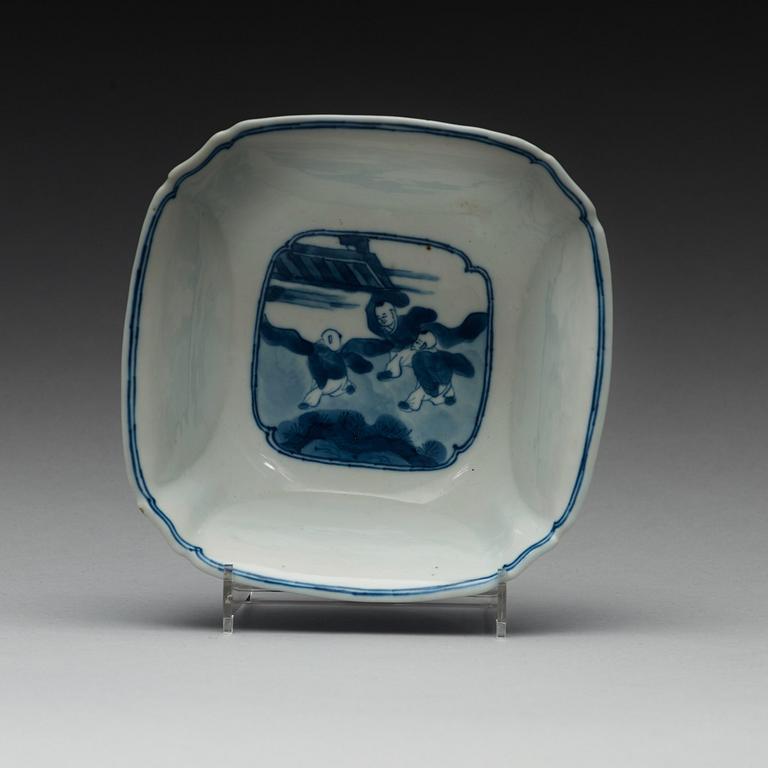 A blue and white bowl, Qing dynasty, with Kangxis six character mark and period (1662-1722).