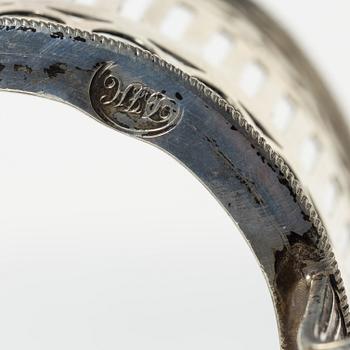 Adolf Zethelius, A Pair of Swedish silver mustard jugs, mark of Adolf Zethelius, Stockholm 1812.