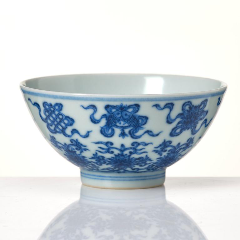 A Chinese blue and white cup with Qianlong seal mark.