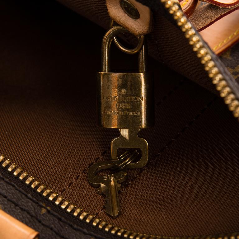 Louis Vuitton, a monogram 'Keepall 60 Bandoulière' Weekendbag.