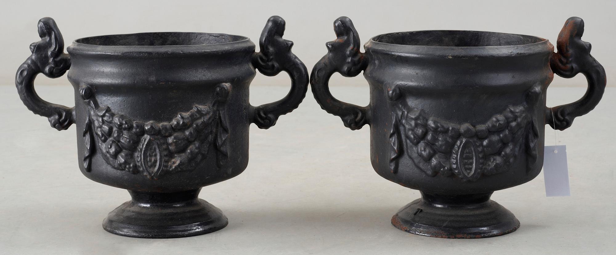 URNOR, ett par, gjutjärn, Stavsjö, 1900-tal.