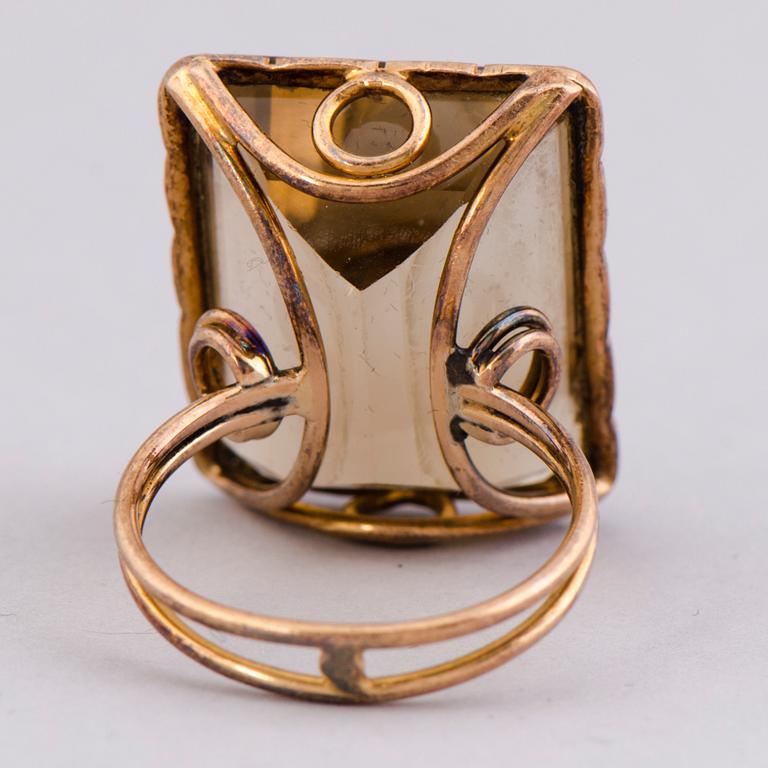 A RING, facetted citrine, 18K gold.