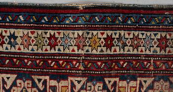 Matta, antik/semiantik Shirvan sannolikt, ca 178-180 x 125-129,5 cm (kortsidorna inklusive 2-2,5 cm "slätväv"),