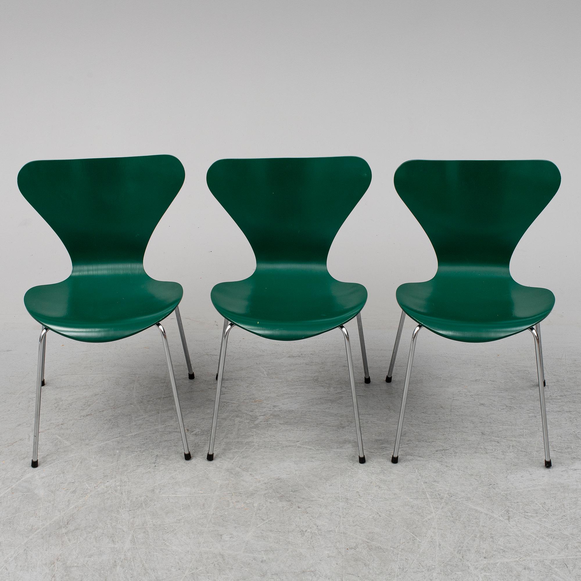 ARNE JACOBSEN, three 'Series 7' chairs from Fritz Hansen, Denmark, 1979.