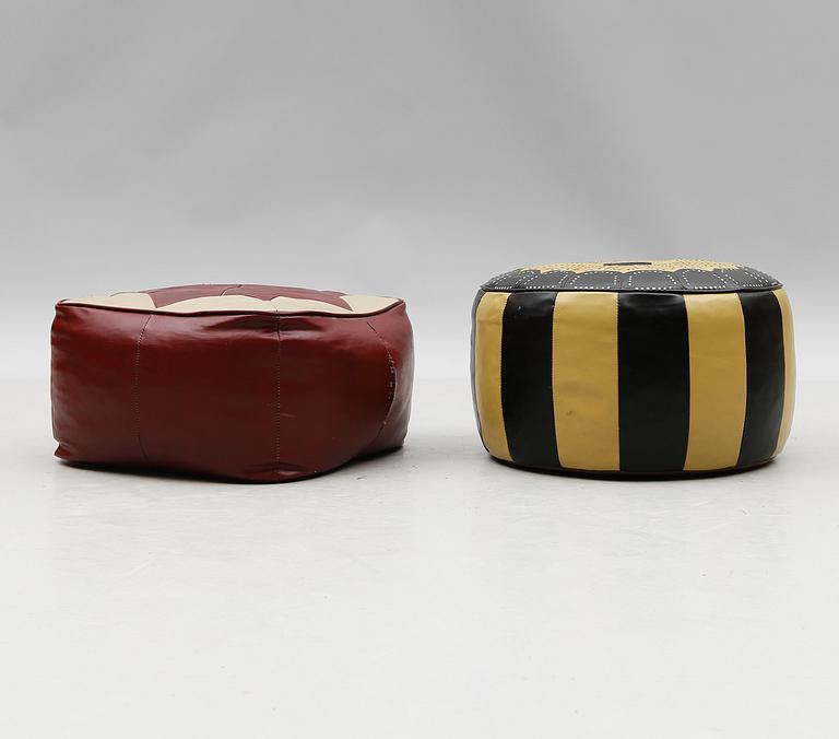 SITTPUFFAR, 2 st, 1900-talets andra hälft.